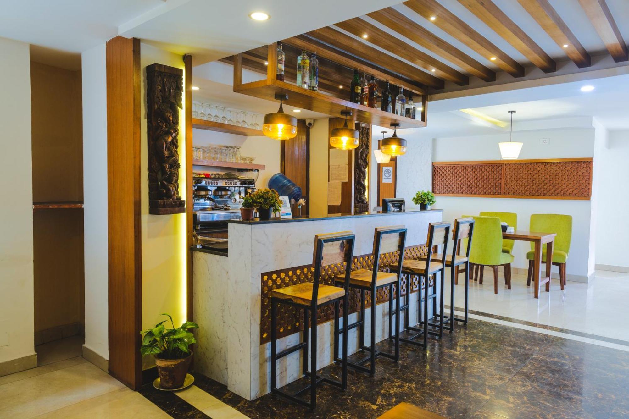 Hotel Tradition & Spa カトマンズ エクステリア 写真